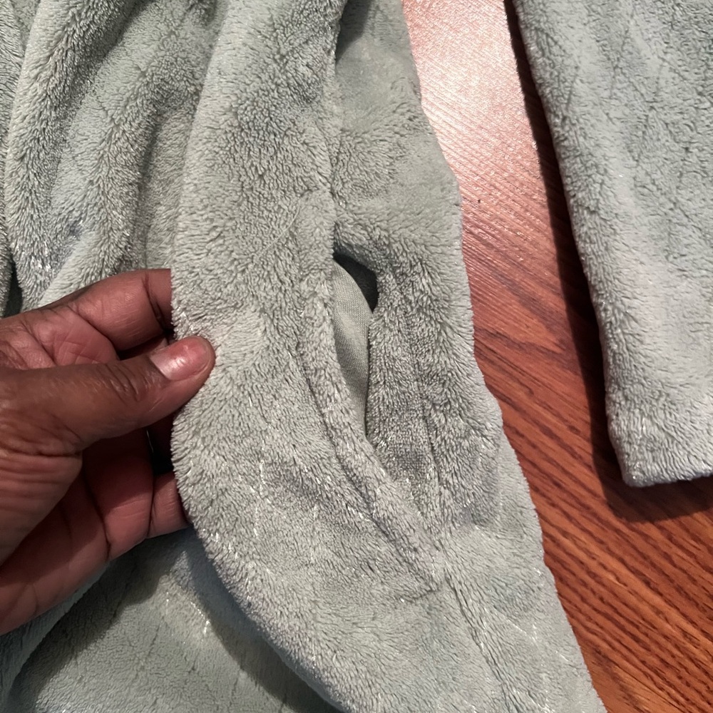 Oscar del la Renta Robe - Picture 2 of 6